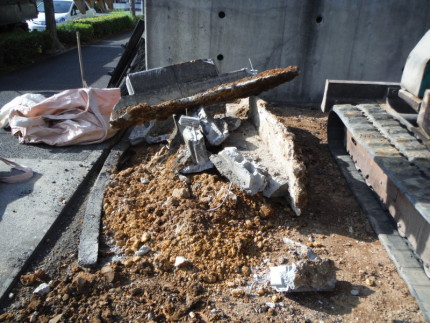 アスファルト舗装の撤去