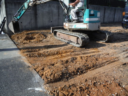 アスファルト舗装の撤去