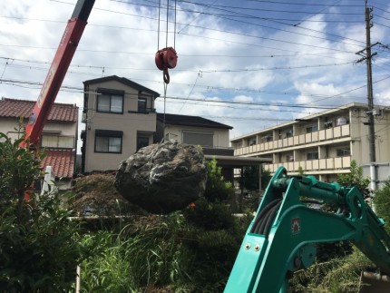 クレーン作業｜庭石の撤去処分｜名古屋市南区