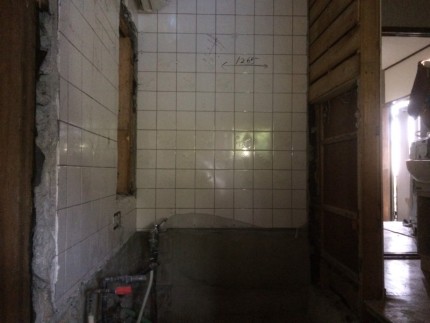お風呂のハツリ解体工事｜春日井市