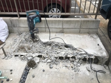 名古屋市南区の土間コンクリート撤去中