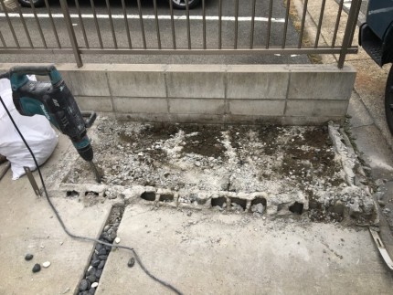 名古屋市南区の土間コンクリート撤去中