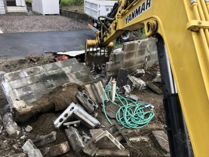 江南市ブロック塀撤去｜解体中