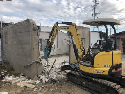 コンクリート壁の解体｜刈谷市｜倉庫の解体工事