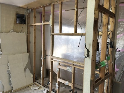 キッチン解体｜間仕切り壁撤去