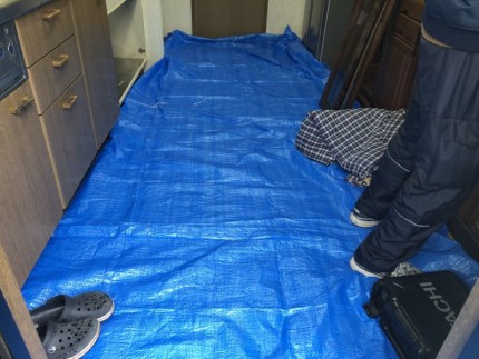 キッチン解体｜床養生