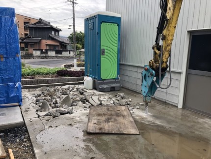 土岐市の駐車場コンクリートはつり工事が着工