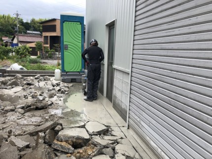 亀裂が入らないようカッター入れ｜土岐市の駐車場コンクリートはつり工事