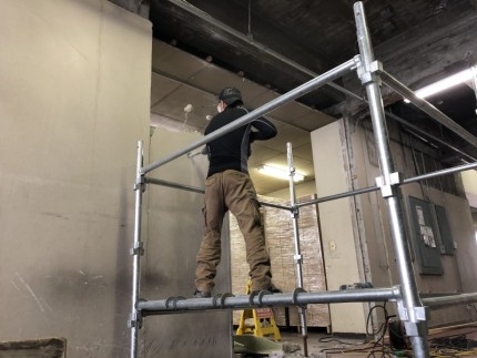 いよいよハツリ工事開始です|名古屋市中村区のブロック壁の解体