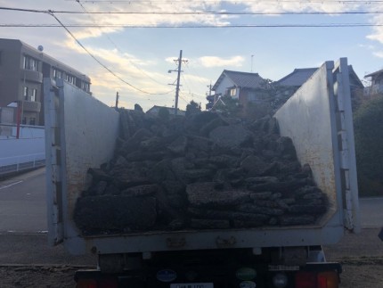 廃材積み込み|名古屋市名東区アスファルト舗装撤去