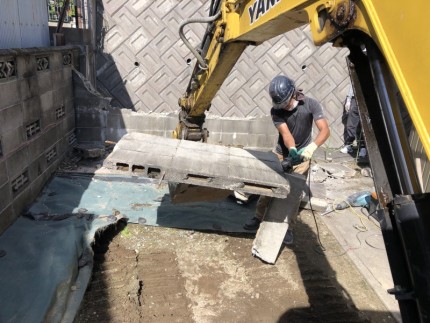 鉄筋の切断作業