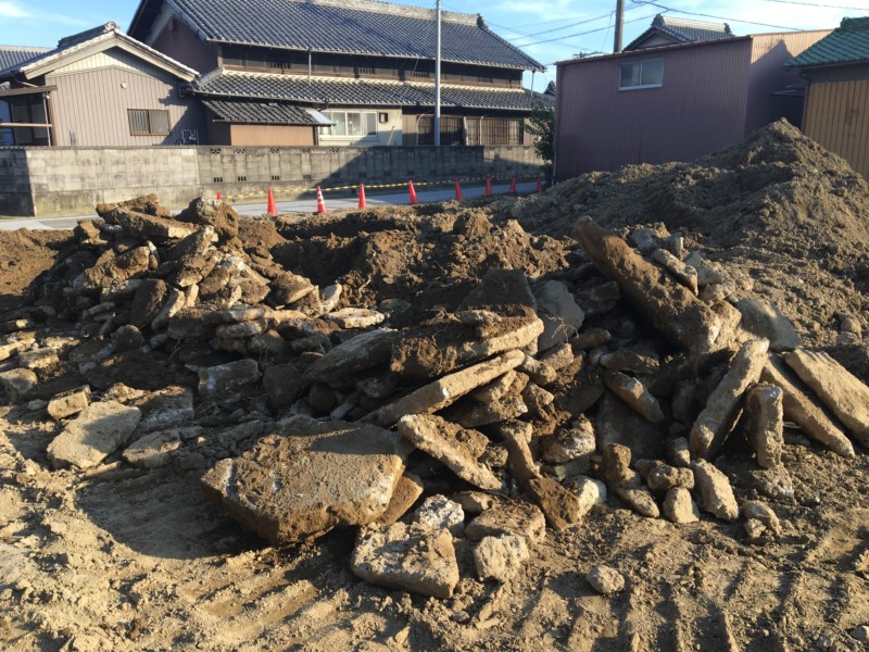 悪質業者｜廃棄物を掘って埋める