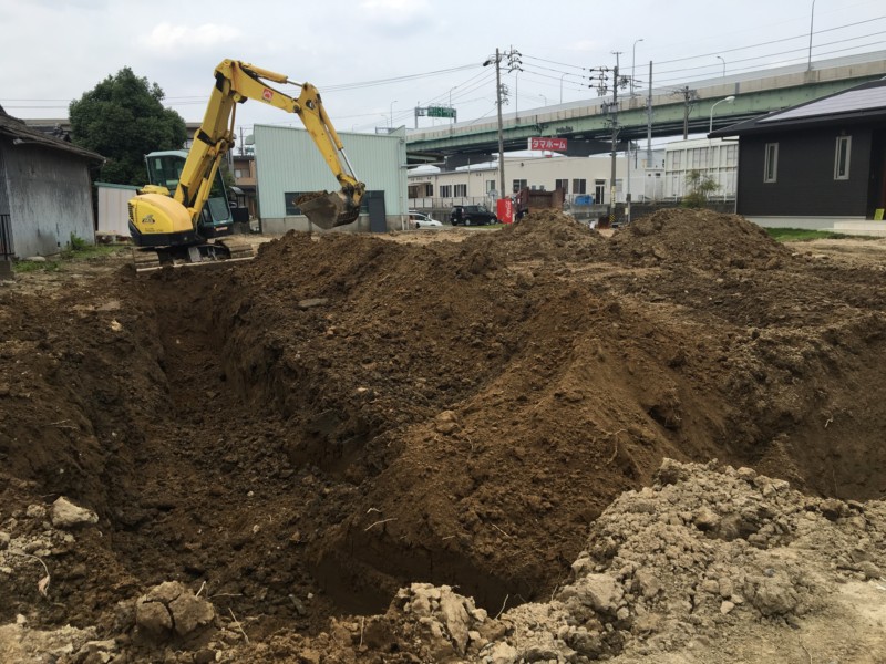 悪質業者｜廃棄物を掘って埋める