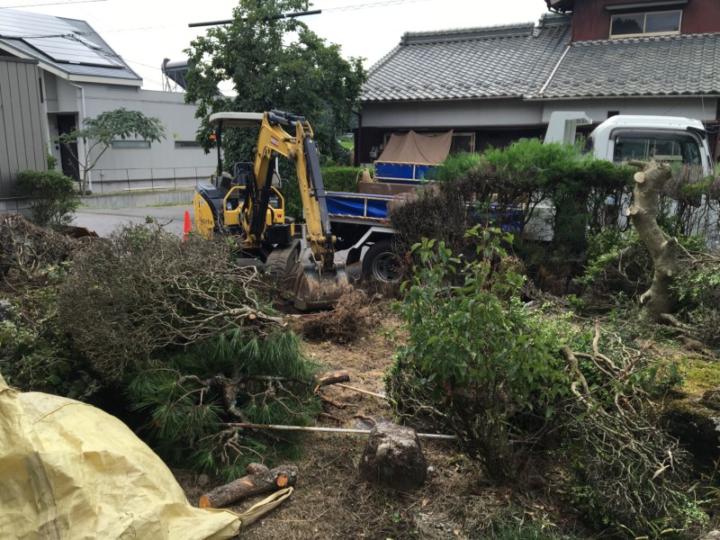 【費用事例】名古屋市南区お庭の解体工事【庭石と庭木の撤去】