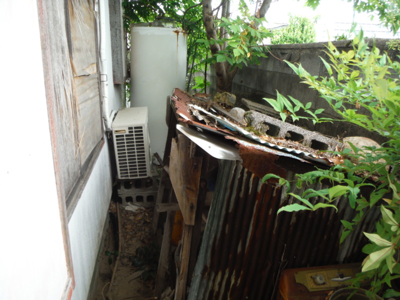 岐阜市の庭木伐採工事【車が入れないため、手作業で伐採と積み込み】