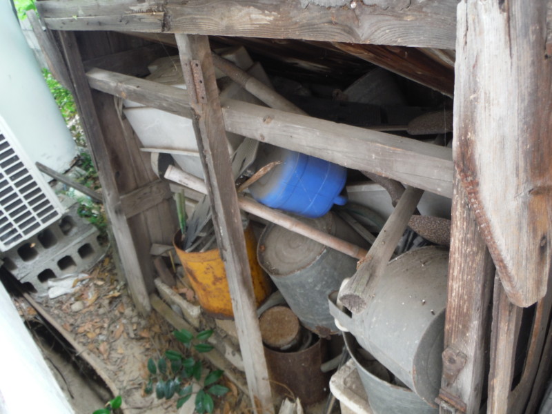 岐阜市の庭木伐採工事【車が入れないため、手作業で伐採と積み込み】