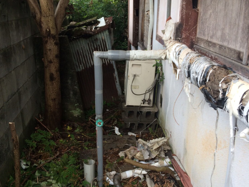 岐阜市の庭木伐採工事【車が入れないため、手作業で伐採と積み込み】