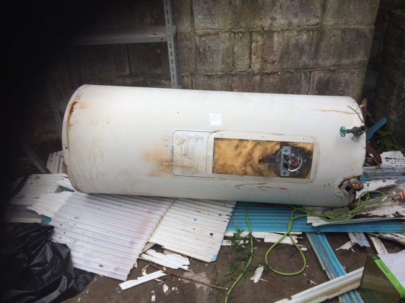 岐阜市の庭木伐採工事【車が入れないため、手作業で伐採と積み込み】