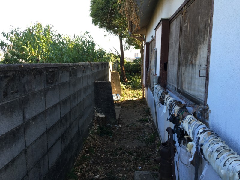 岐阜市の庭木伐採工事【車が入れないため、手作業で伐採と積み込み】