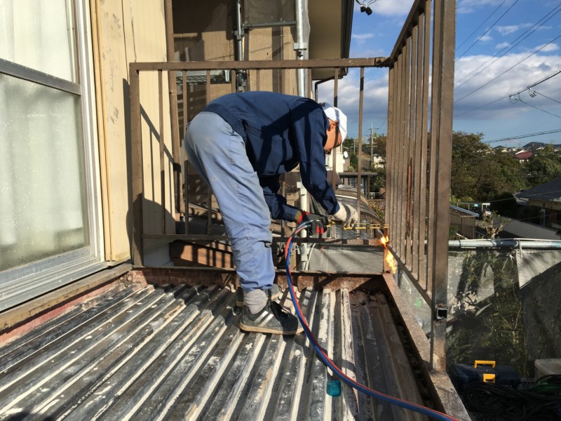 名古屋市守山区の鉄骨ベランダ解体工事【はつり溶断18万円】