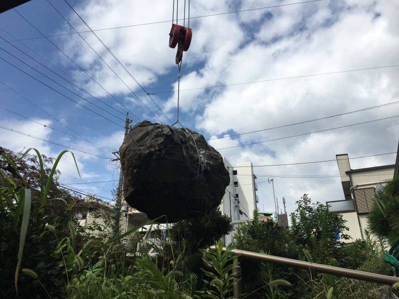 クレーン作業|庭石の撤去処分|名古屋市南区