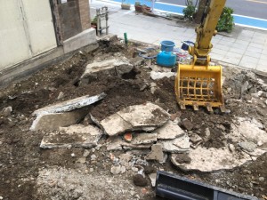 コンクリート基礎撤去2日目|名古屋市西区