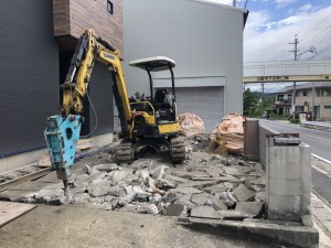 岐阜市の駐車場コンクリートはつり工事の費用事例