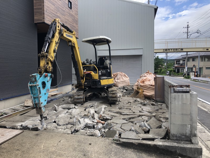 岐阜市の駐車場コンクリートはつり工事の費用事例