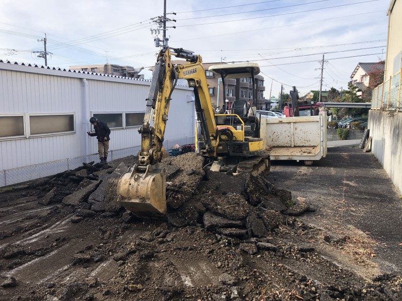 名古屋市名東区のアスファルト舗装駐車場の撤去工事
