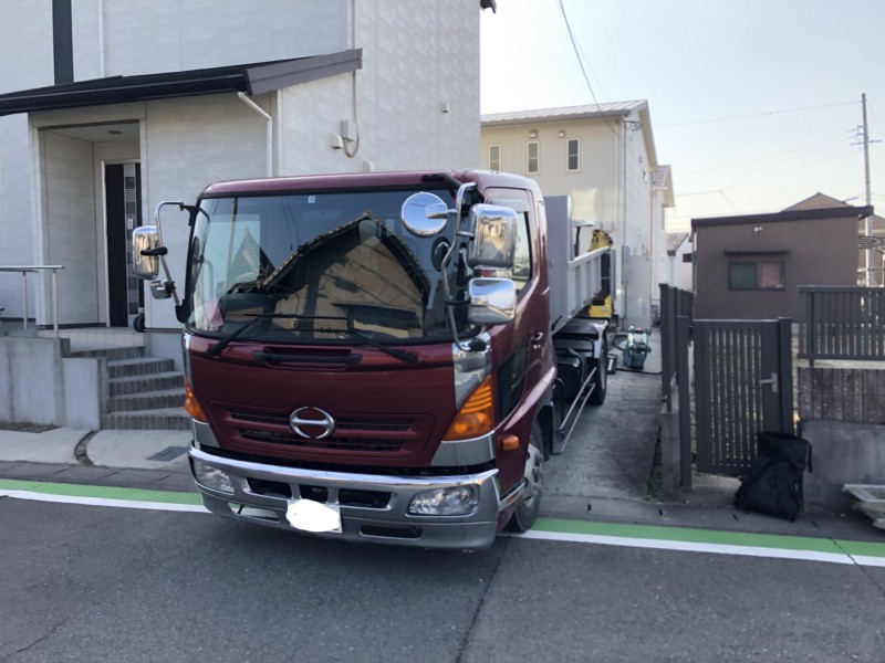 ダンプ搬入|名古屋市北区の土間コンクリート解体工事