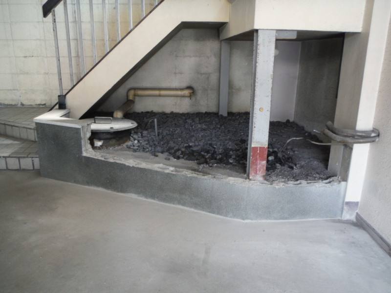 名古屋市中村区の駐車場ブロック塀の解体工事【ブロックはつり撤去】