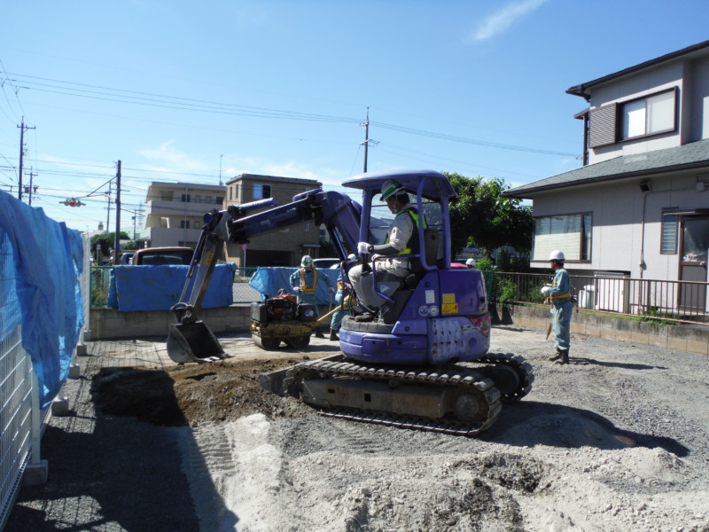 名古屋市守山区のアスファルト舗装工事【施工中】