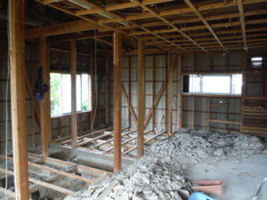 名古屋市中川区の木造住宅の内装解体【スケルトン工事】26坪70万円