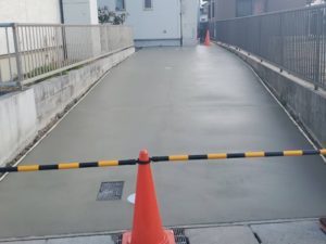 【名古屋】高低差のある駐車場に傾斜をつけるコンクリート工事