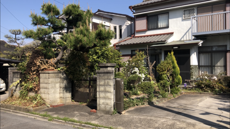 駐車場リフォーム:庭を駐車場に広げて門とポストを設置する