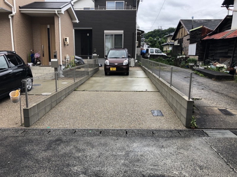 ブロックとフェンスが邪魔で、駐車場の出し入れがしにくい
