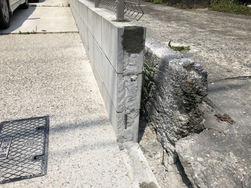 ブロックとフェンスが邪魔で、駐車場の出し入れがしにくい