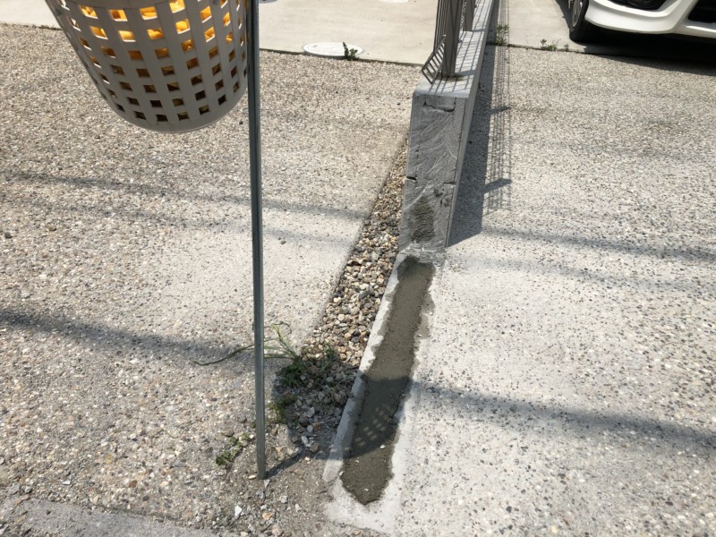 ブロックとフェンスが邪魔で、駐車場の出し入れがしにくい