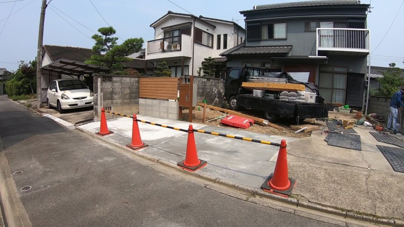 庭を解体して駐車場に広げる