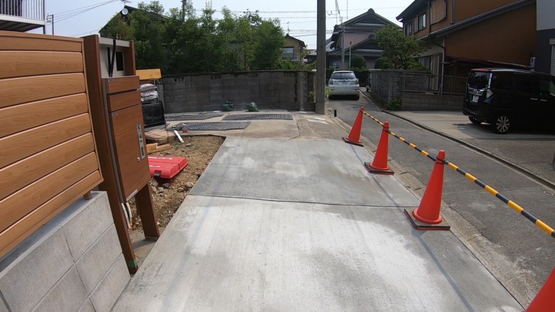 庭を解体して駐車場に広げる