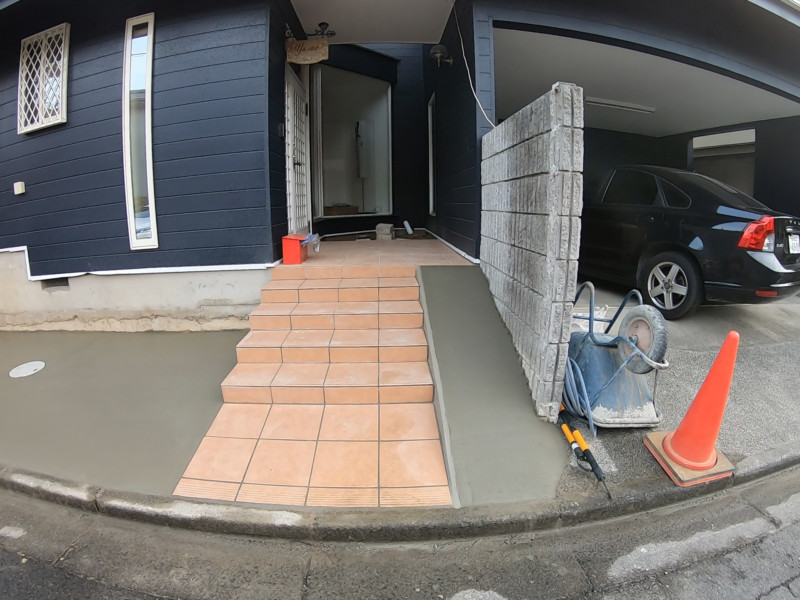 玄関前を駐車場に広げるリフォーム工事