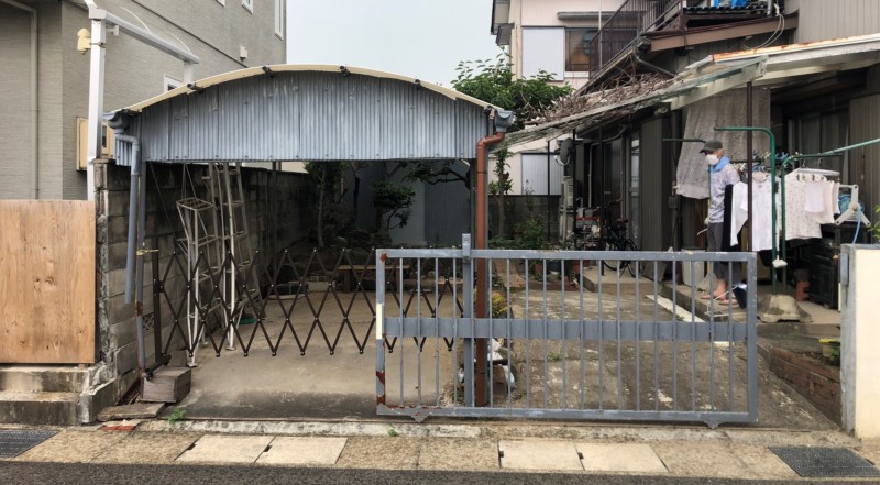 庭を解体して駐車場に砂利を敷く