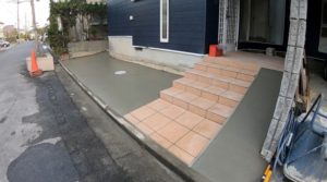 【愛知県小牧市】玄関前に階段をつくって駐車場に広げる【動画あり】