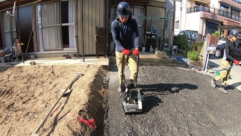 愛知県春日井市の駐車場の砂利敷き