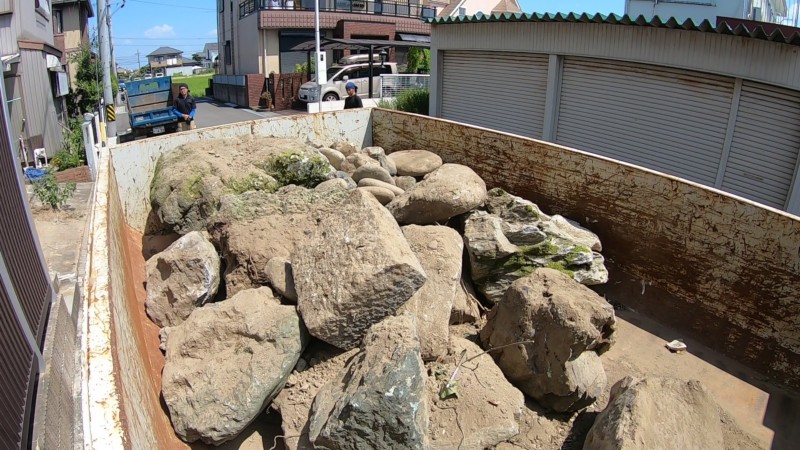 愛知県春日井市の駐車場の砂利敷き