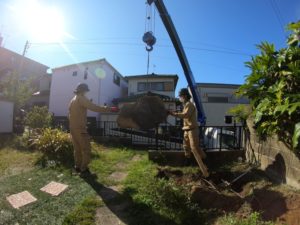 愛知県春日井市の庭石をクレーンで撤去処分【1日作業14万円】