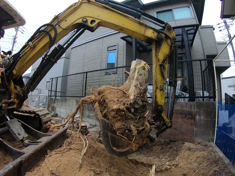 名古屋市緑区お庭の解体工事【大きな庭石と庭木を全撤去】