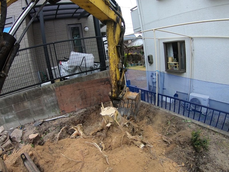 名古屋市緑区お庭の解体工事【大きな庭石と庭木を全撤去】