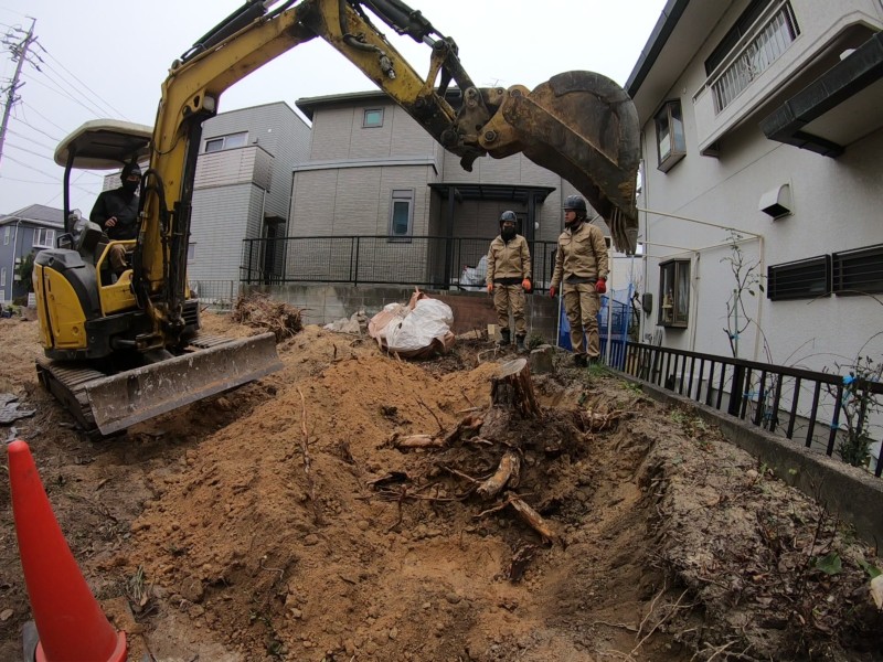 名古屋市緑区お庭の解体工事【大きな庭石と庭木を全撤去】