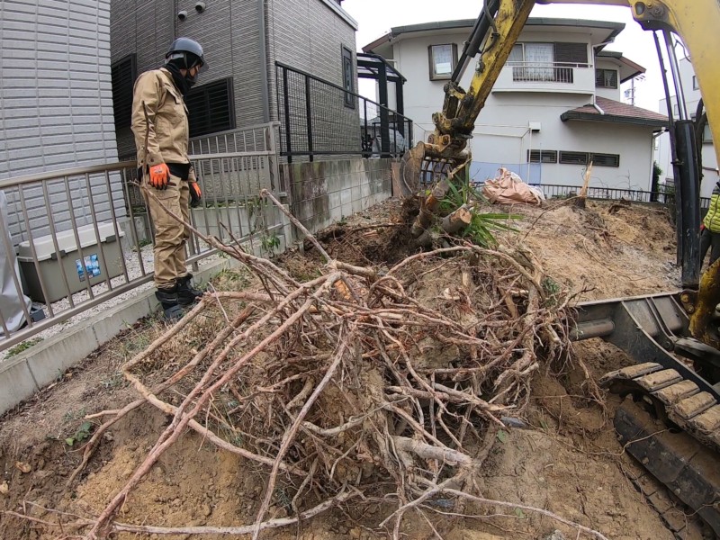 名古屋市緑区お庭の解体工事【大きな庭石と庭木を全撤去】